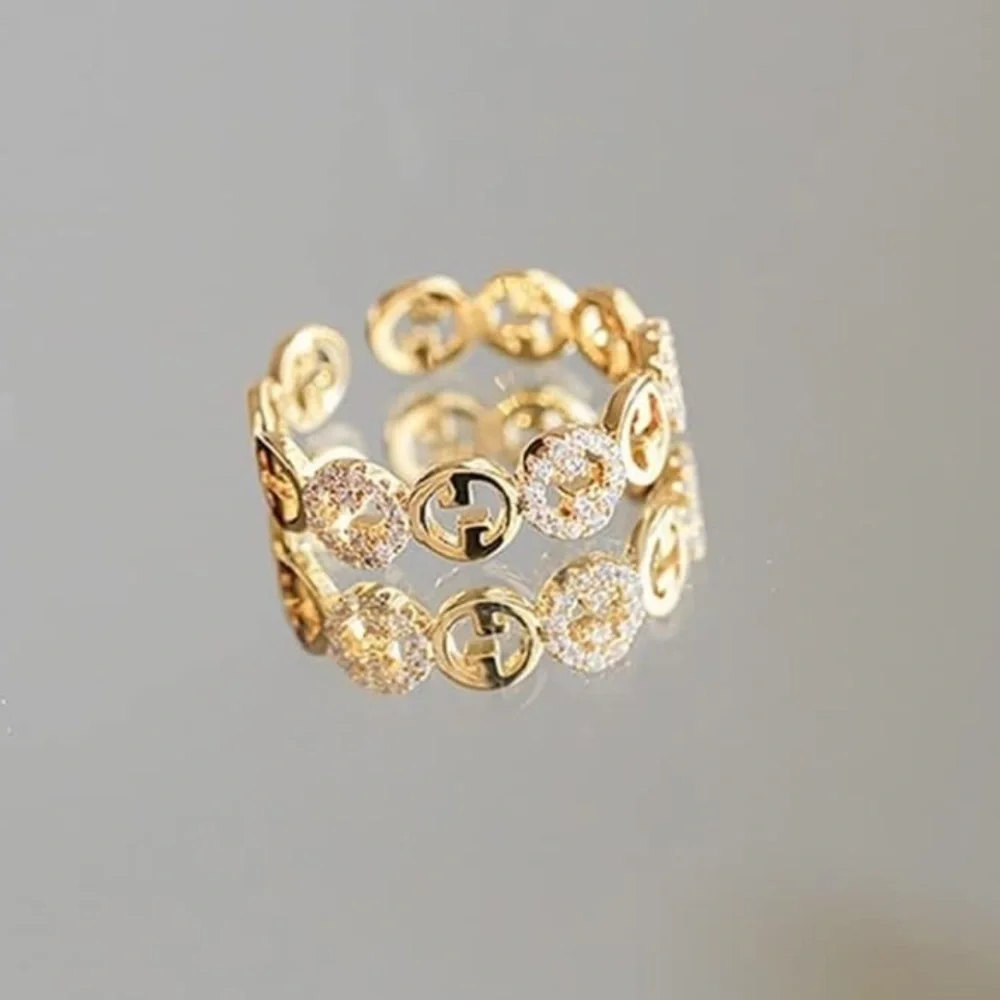 💎 18KGP interlocking circle ring with pave set crystals_4